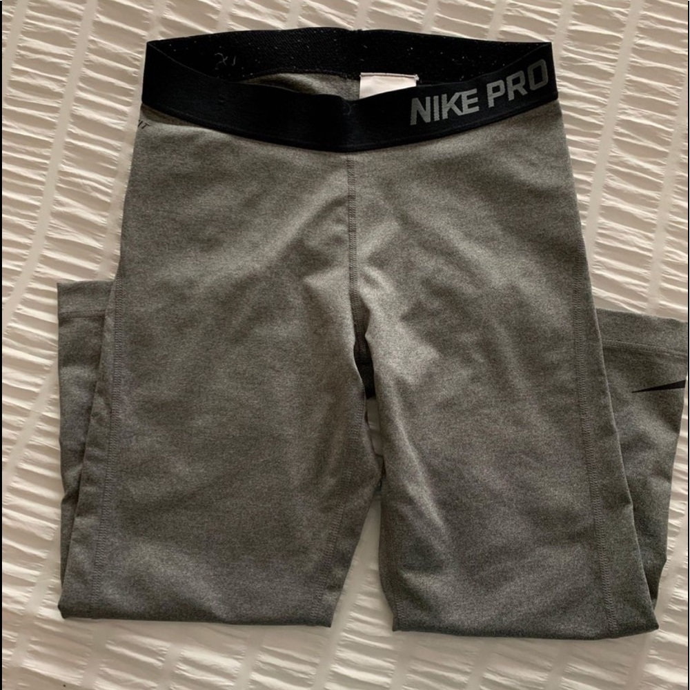 Nike gray cropped leggings